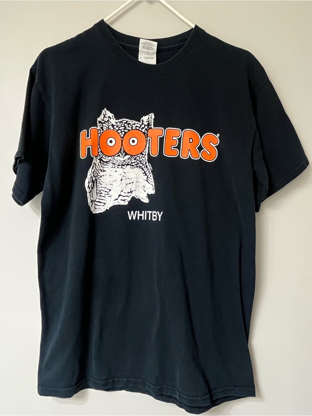 Retro Hooters Whitby Graphic Tee - Black & Orange “I own the weeds” on back M